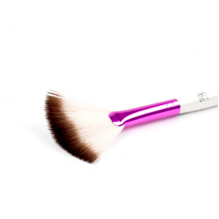 Ruby Kisses By Kiss FAN BRUSH RMUB04